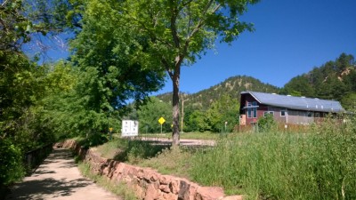 Path along Boulder Creek